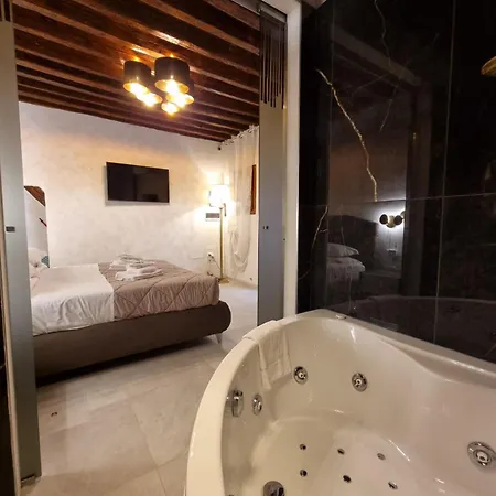 San Marco 3097 - Luxuryjacuzzi Apartment Venice